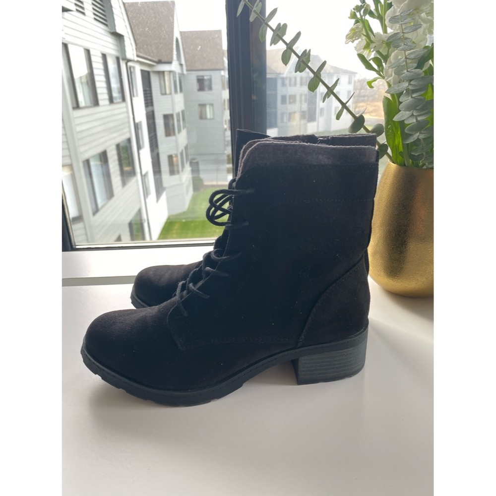 {Lace-Up Black Combat boots - Size 8.5}